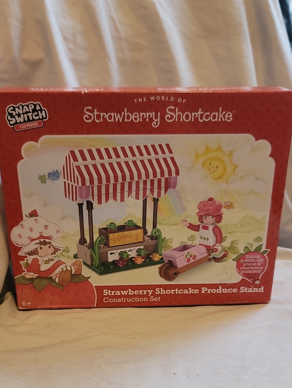 2025 - WORLD OF STRAWBERRY SHORTCAKE PRODUCE STAND - SNAP & SWITCH LEGOS